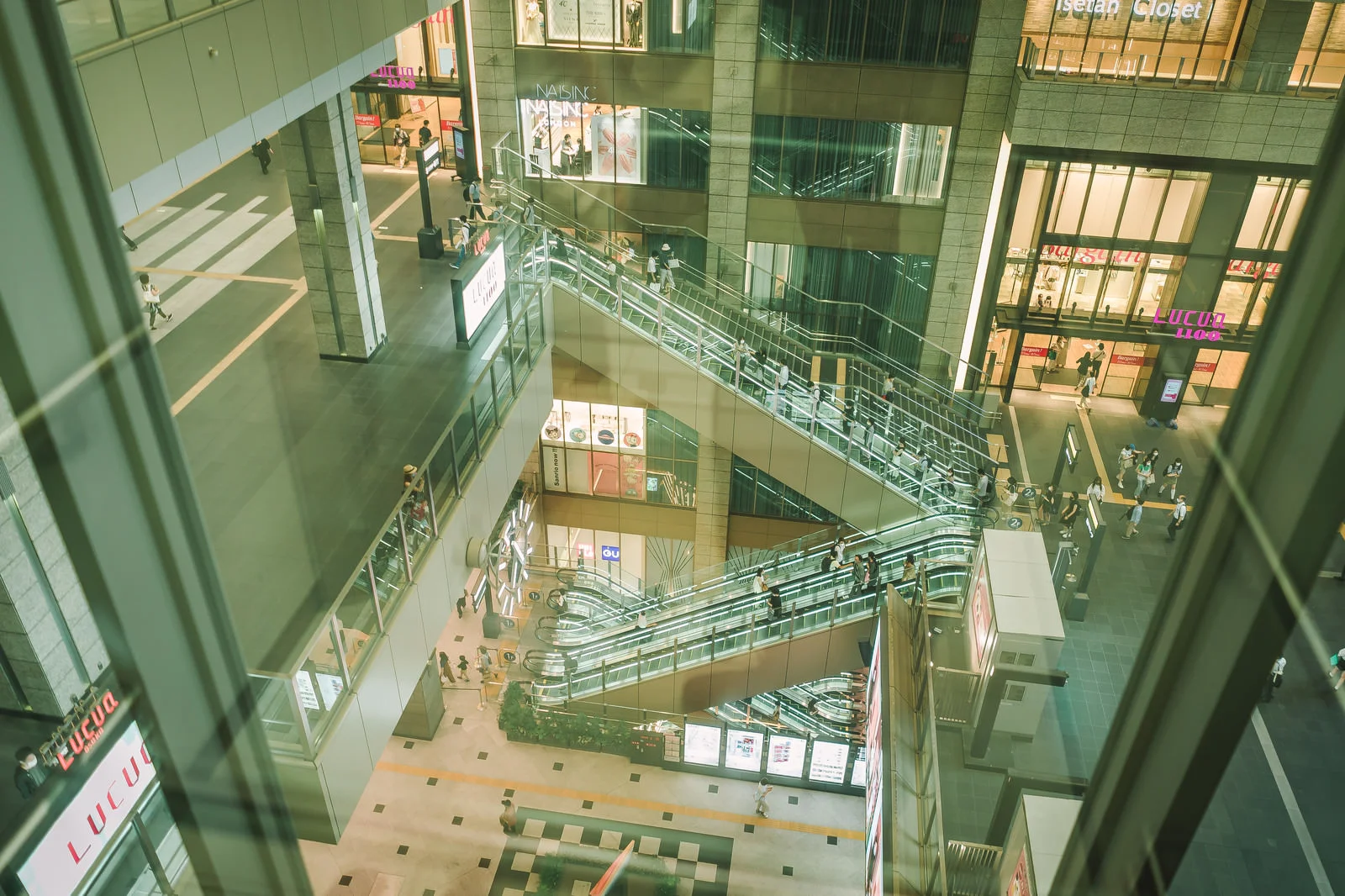 ショッピングモールの画像。