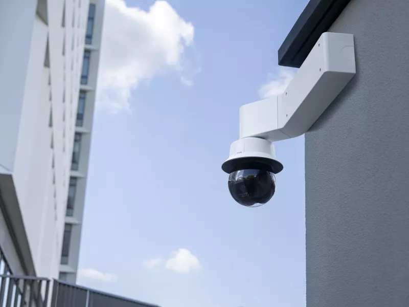 保護と接続性のための広々とした収納スペース